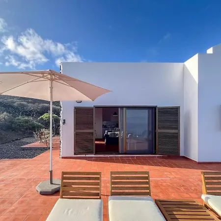 Guestready - Beachfront Bungalow Sunsets Apartman *